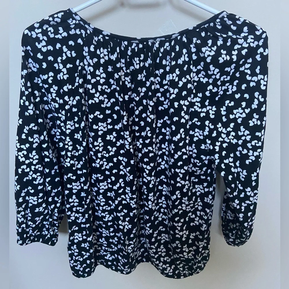 Michael Kors Black and White with hearts  Women's Top size small - Picture 2 of 4
